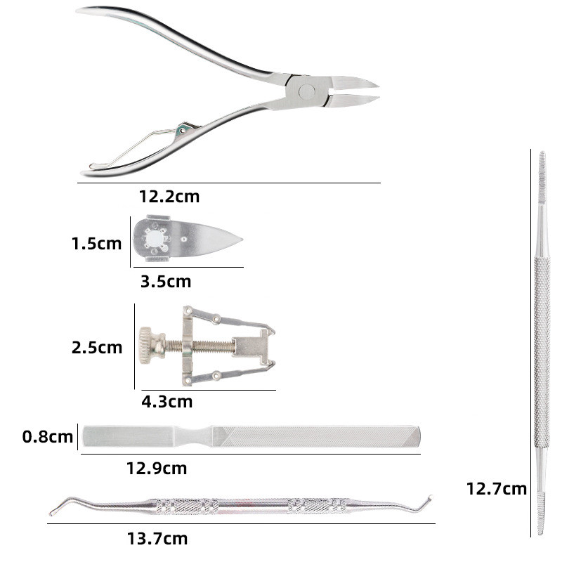 multifunktionel-neglesaet-til-foedder-6-dele.jpg
