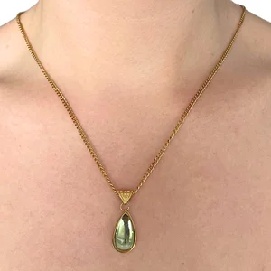 Magnethalskæde guld m. Grønt Vedhæng